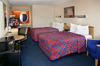 Red Roof Plus+ Philadelphia Airport Hotel Essington